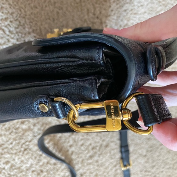 Authentic Louis Vuitton Pochette Metis - Picture 2 of 9